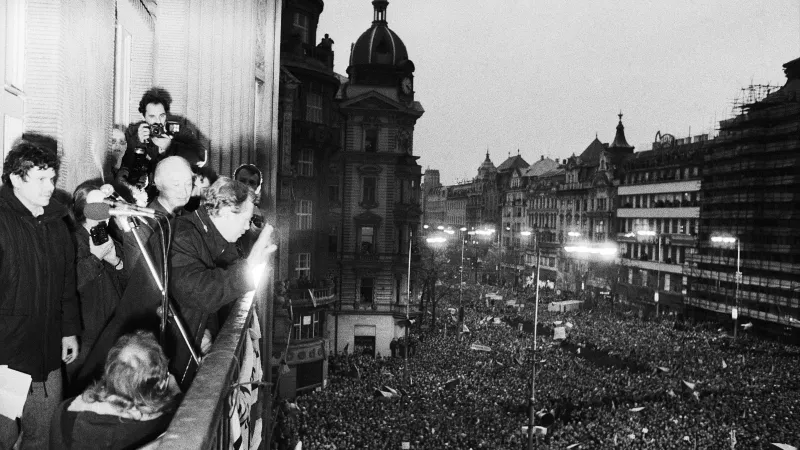 Václav Havel na balkonu Melantrichu