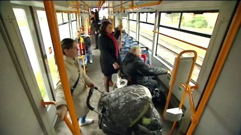 Dopravce změnil pravidla ve prospěch invalidů a lidí s kočárky