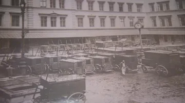 Archivní snímek z poštovního dvora