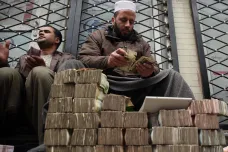 Peníze zabavené po nástupu Talibanu rozdělí USA mezi oběti 11. září a na humanitární pomoc