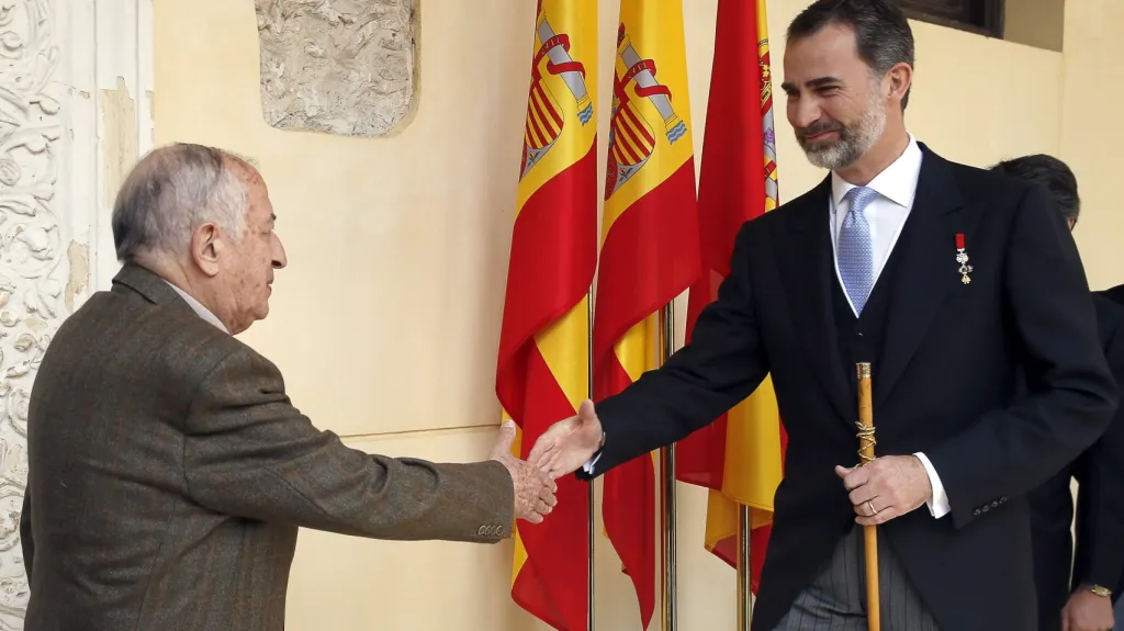 Spisovatel Juan Goytisolo a španělský král Filip VI.