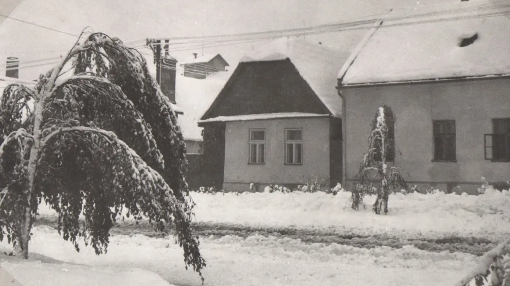 „Dne 9. května mráz -2°C, po tři dni padal sníh a polámal množství větví...,“ píše se v kronice Bystřice pod Hostýnem