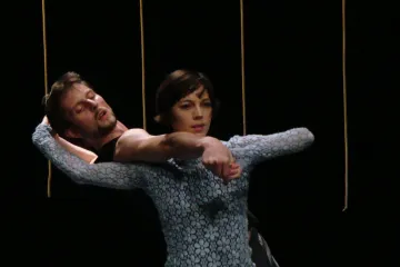 420people naplnili svoji „hodinku“ křehkostí i napětím