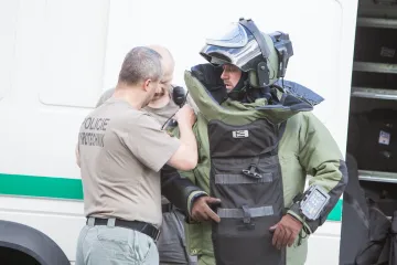 Vysoké teploty komplikují práci pyrotechnikům ve Vrběticích 