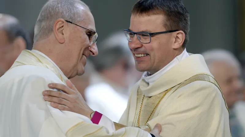 Holub se svým předchůdcem Radkovským