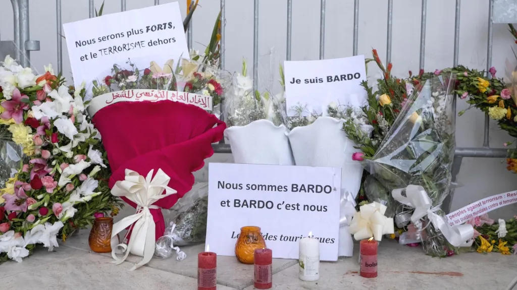 Vzpomínka na oběti atentátu v Tunisu
