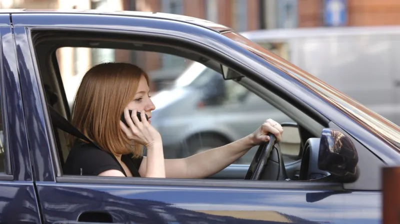 Telefonování za volantem
