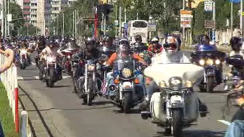 Spanilá jízda harleyářů