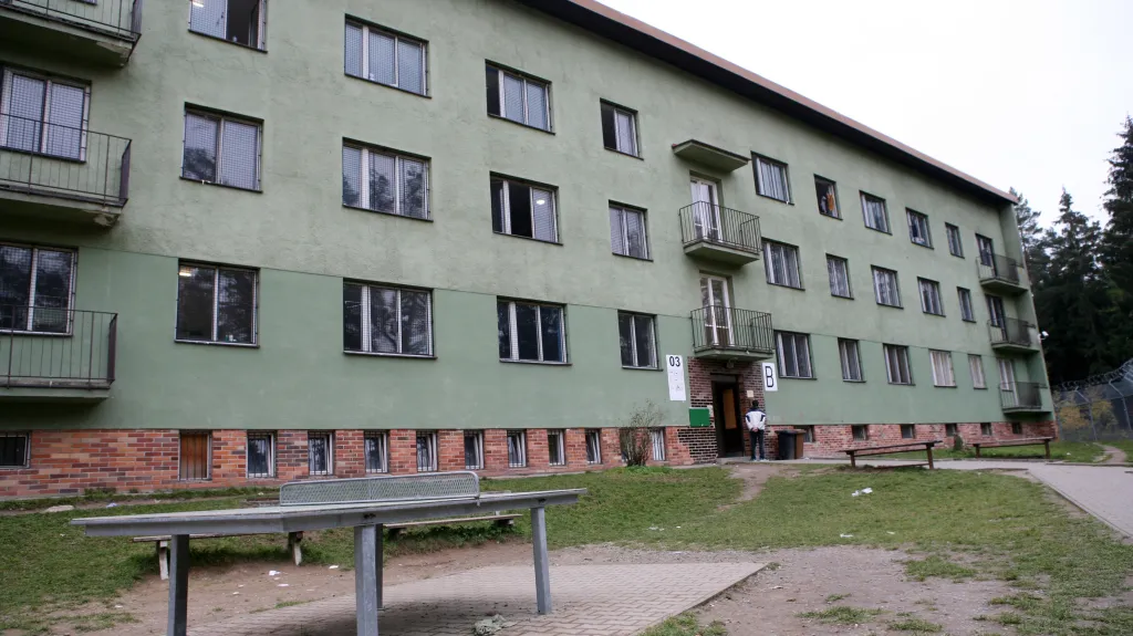 Budova v Bělé, kde jsou ubytované rodiny s dětmi