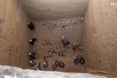 Čeští egyptologové našli stovky nádob použitých při mumifikaci