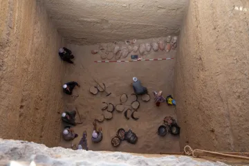 Čeští egyptologové našli stovky nádob použitých při mumifikaci