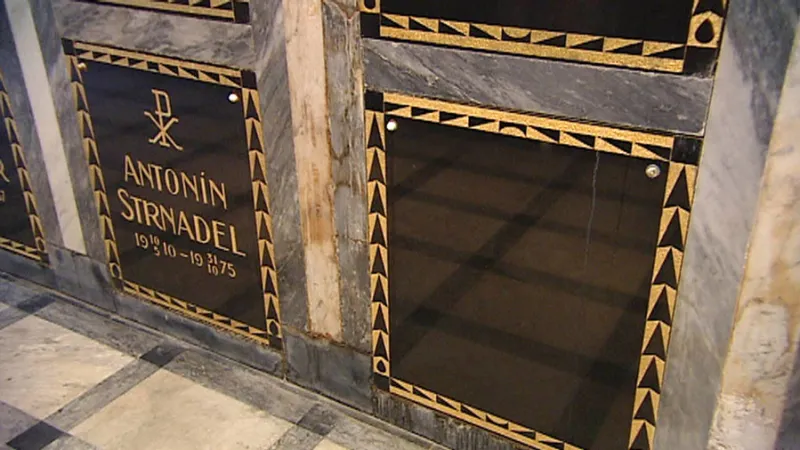 Prázdná hrobka na Slavíně