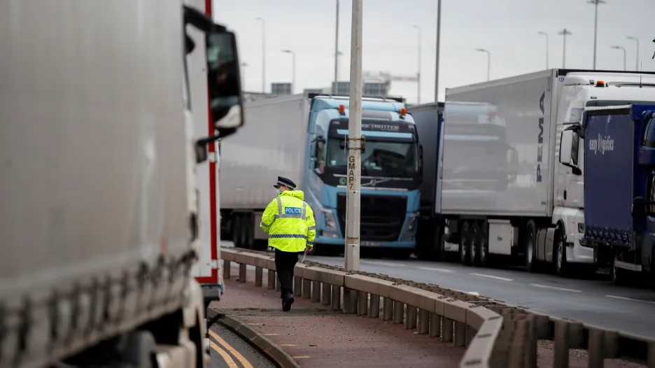 Kamiony uvězněné v Doveru