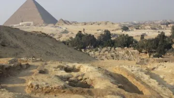 Pohřební areál nedaleko pyramid v Gíze