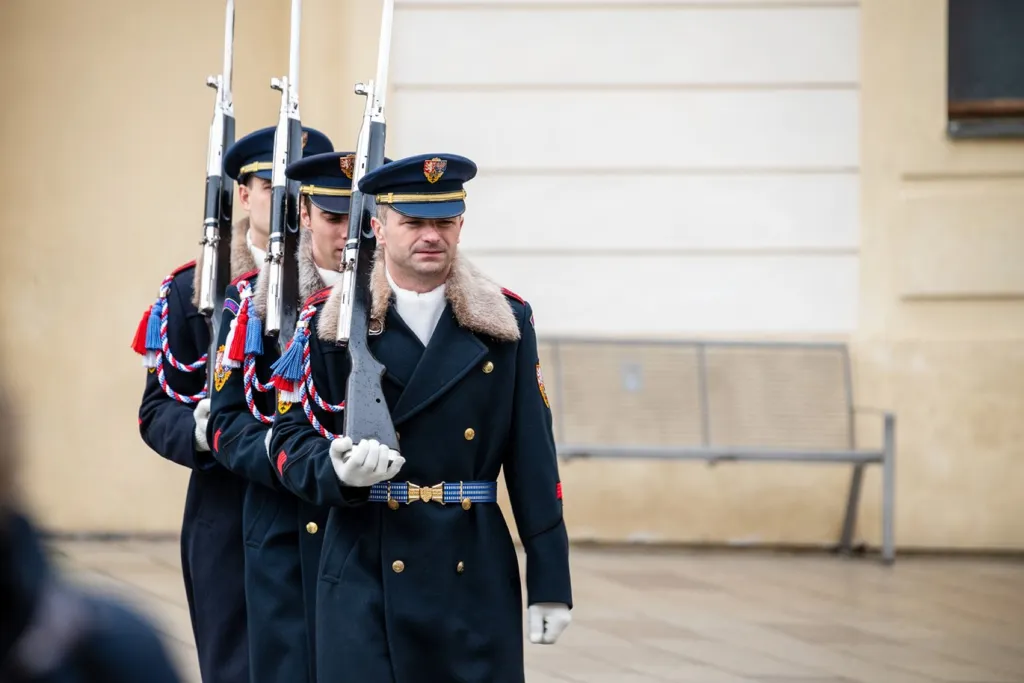 Nástup Hradní stráže při inauguraci nového prezidenta