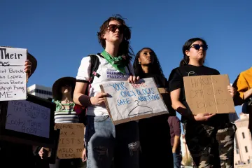 Republikáni hasí politický požár po šokujícím rozhodnutí arizonského soudu o potratech