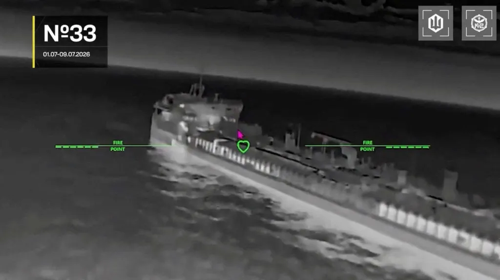 Údajně zasažený ruský tanker na Azovském moři (snímek z 9. července 2026)
