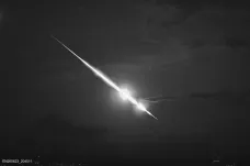 Ze superbolidu, který byl vidět i z Česka, asi žádné meteority na zem nespadly