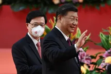 Čínský prezident uvedl do čela Hongkongu Johna Leeho, který potlačoval prodemokratický odpor