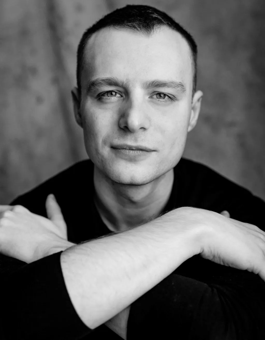 Luke Thallon do bradavické školy nastoupí jako učitel obrany proti černé magii Quirinus Quirrell. Na obrazovce půjde o jeho nejvýraznější roli, k vidění byl zatím především na divadelních prknech