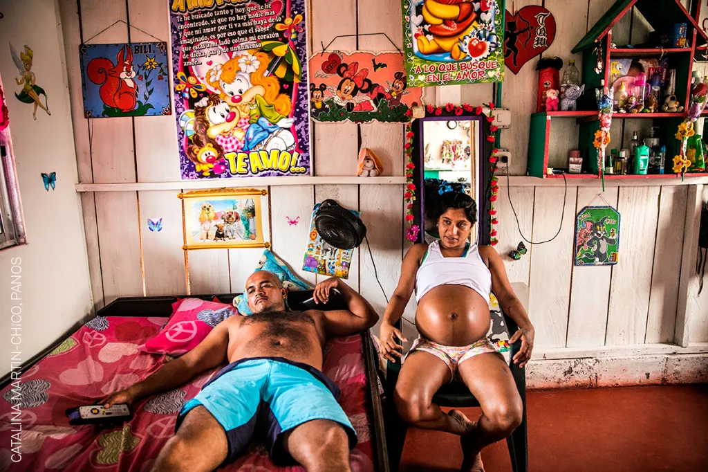 NOMINACE NA FOTOGRAFII ROKU. Catalina Martin-Chico / Panos - Yorladis, pošesté těhotná bývalá členka FARC. Těhotenství bylo mezi kolumbijskými povstalci považováno za neslučitelné s partyzánským životem
