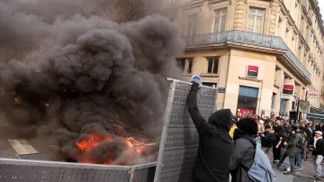 Ve Francii pokračují protesty proti důchodové reformě