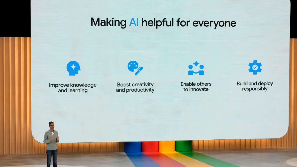 Šéf firmy Google Sundar Pichai prezentuje využití umělé inteligence