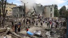 Následky ruského útoku na dětskou nemocnici v Kyjevě