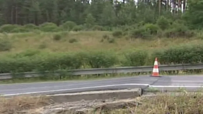 Poškozený úsek dálnice D5 na Tachovsku