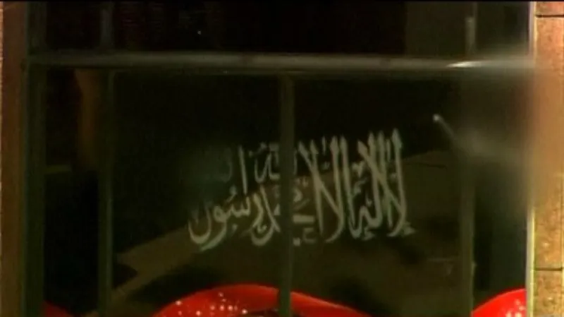 Okolí kavárny je uzavřeno, aby se nenarušovalo vyjednávání