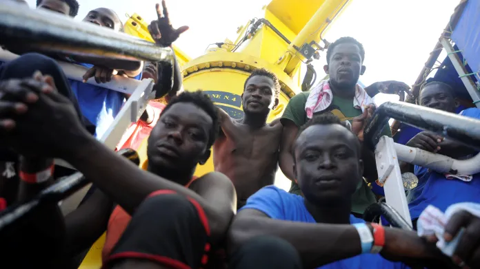 Migranti na palubě lodi Aquarius