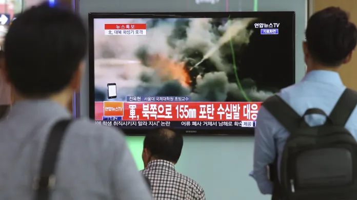 Jihokorejci sledují zpravodajství z hraničí oblasti