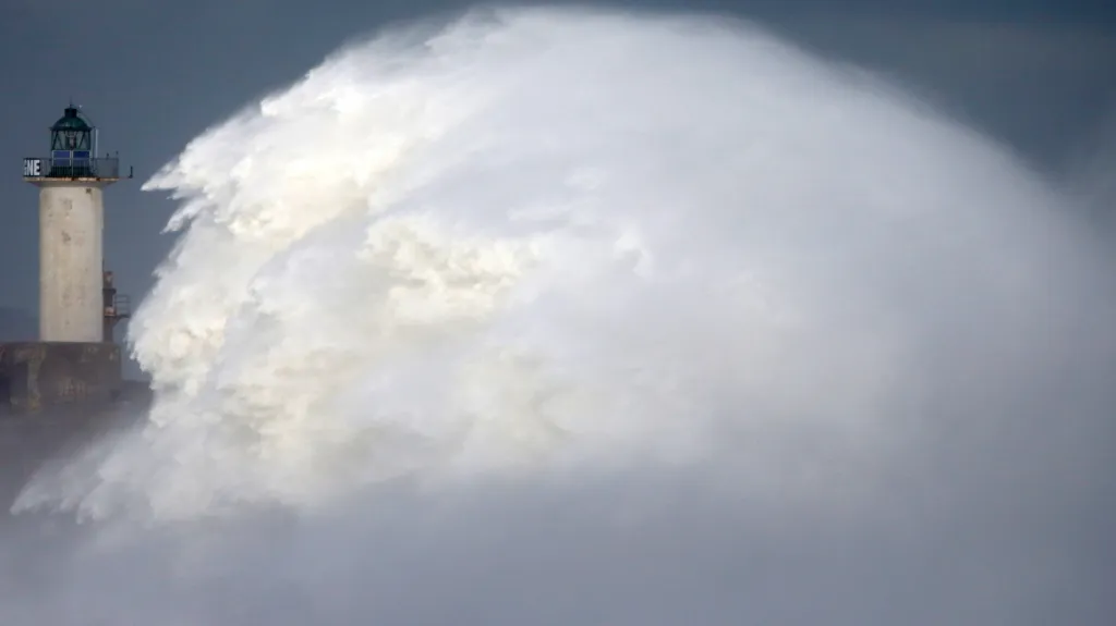 Bouře na severofrancouzském pobřeží