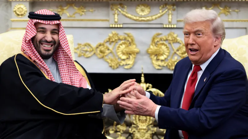 Saúdský korunní princ Muhammad bin Salmán a prezident USA Donald Trump během schůzky ve Washingtonu (2025)