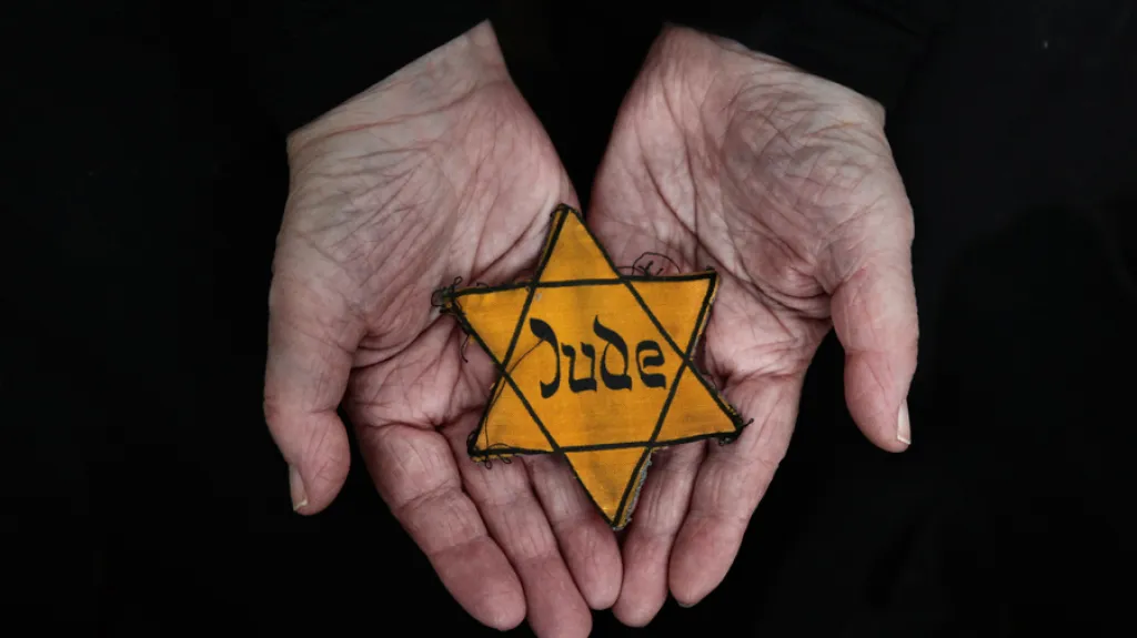 Pamětnice na židovské transporty smrti Helga Hošková