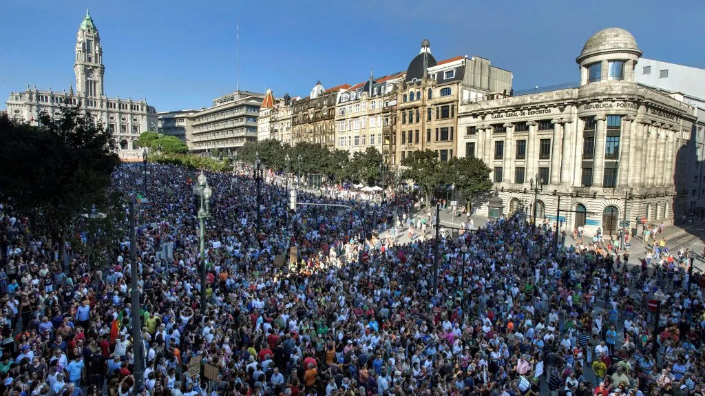 Desetitisíce lidí protestovaly v Portu