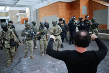 NYT: Trumpova vláda chce od sociálních sítí osobní údaje kritiků ICE