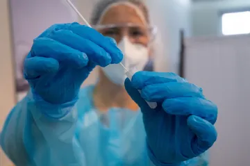 V pondělí přibylo v Česku 1345 případů covidu, nejvíce za den od 11. května