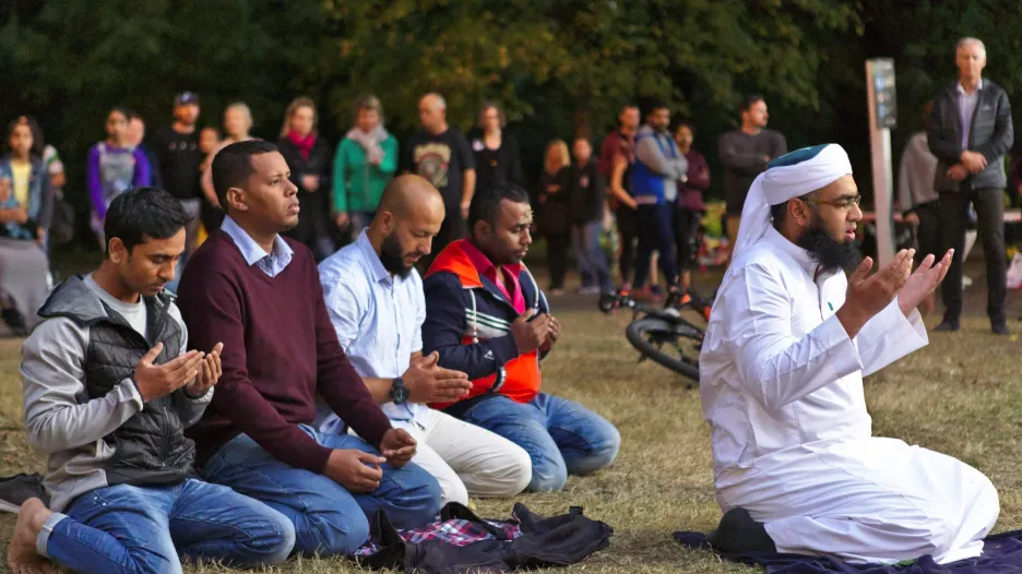 Modlitba poblíž místa útoku v Christchurchi