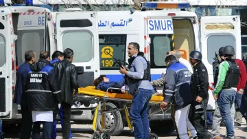 Transport zraněných po útoku v tuniské metropoli