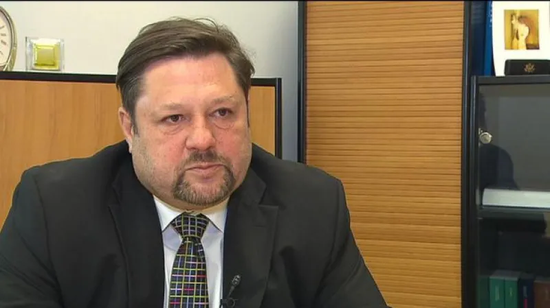 Soud vydal na Wolfa mezinárodní zatykač
