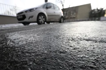 Ledovka opět komplikovala dopravu. Výstraha meteorologů platí do čtvrtka