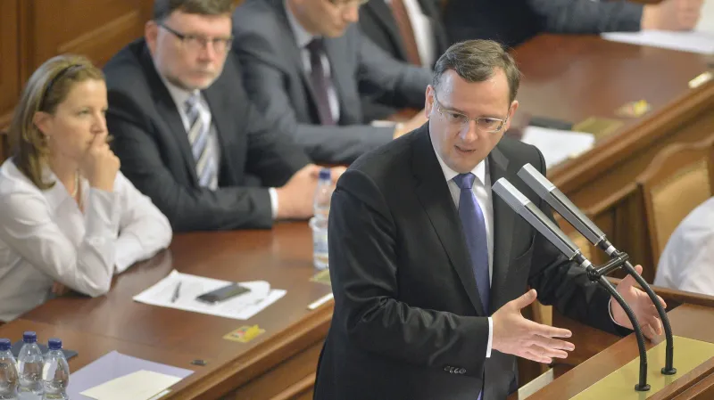 Premiér Nečas v Poslanecké sněmovně vysvětluje razii ÚOOZ