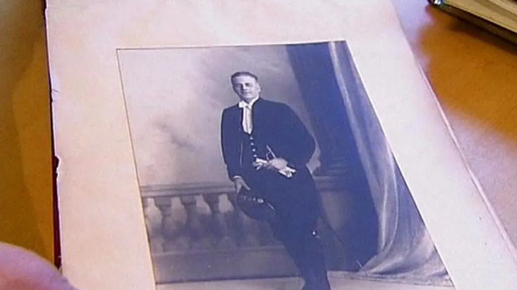 Z archivu Lionela Loguea