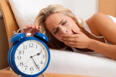 Šest let horšího spánku. Vědci popsali, co dělá s rodiči první dítě