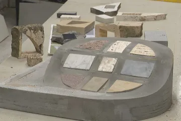 Pomník z fragmentů brněnských domů připomene v Liverpoolu architekta Wiesnera