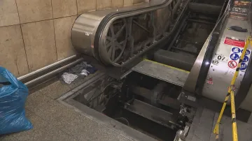 Stanice metra Staroměstská je po požáru stále uzavřená