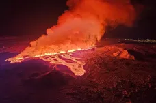 Sopka na Islandu potřetí za krátkou dobu vychrlila lávu, její proud odřízl tisíce lidí od dodávek teplé vody