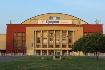 Oxid uhelnatý na zimním stadionu v Praze otrávil hokejisty, 11 lidí je v nemocnicích