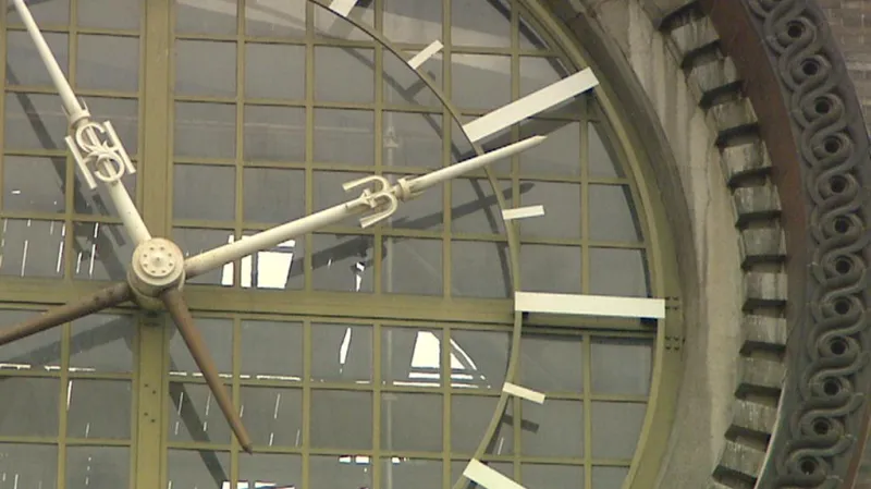 Hodiny na kostele Nejsvětějšího srdce Páně